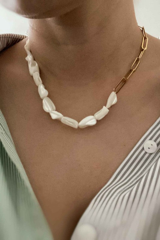 Chain And Shell Pearl Necklace - Lily and Lavender Boutique